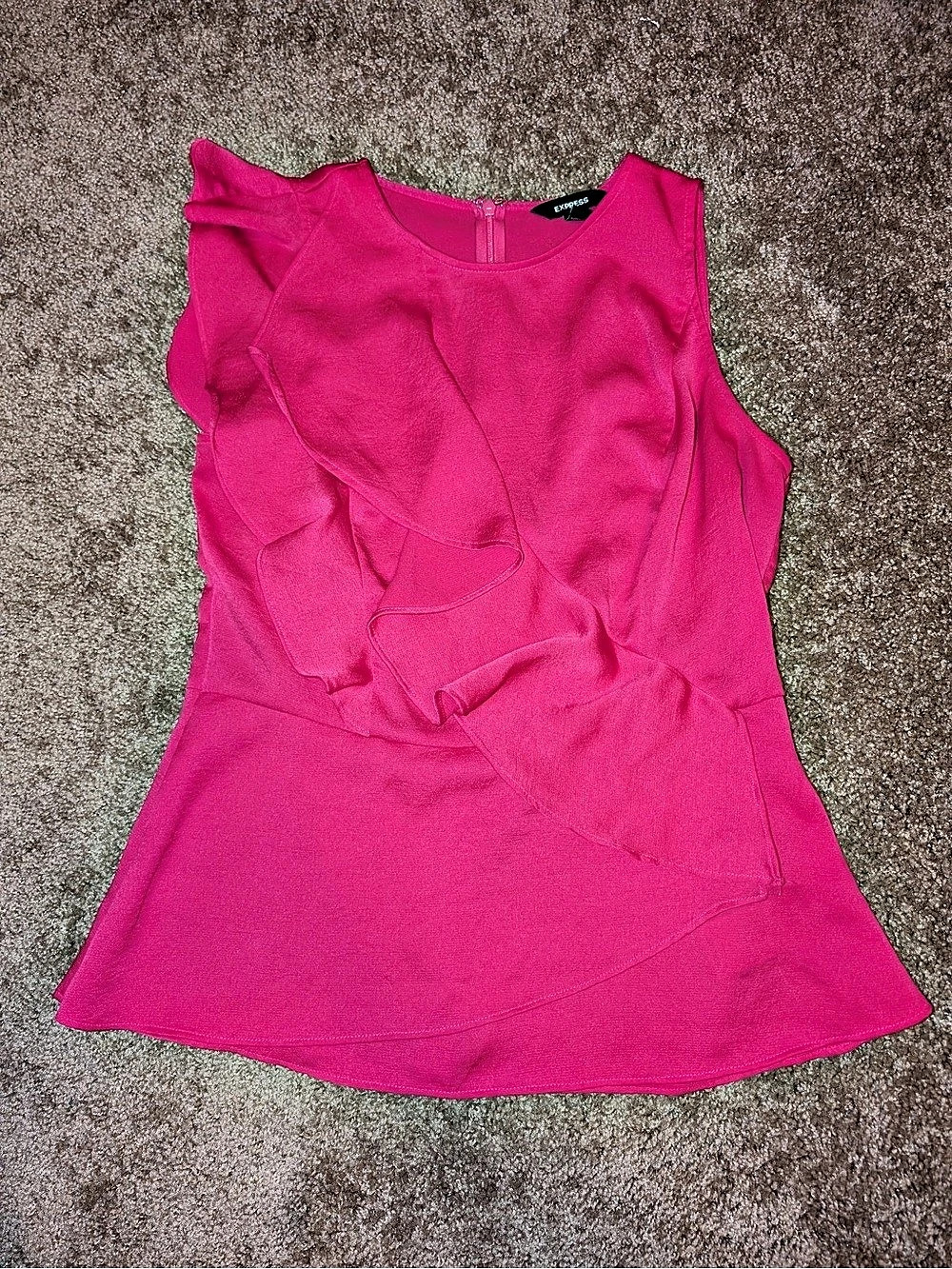 ☘️ Express Pink Sleeveless Blouse Size Medium Like New